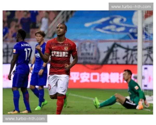 绿茵巅峰对决:为何“恒大vs申花视频”至今仍是万千球迷的青春毒药?